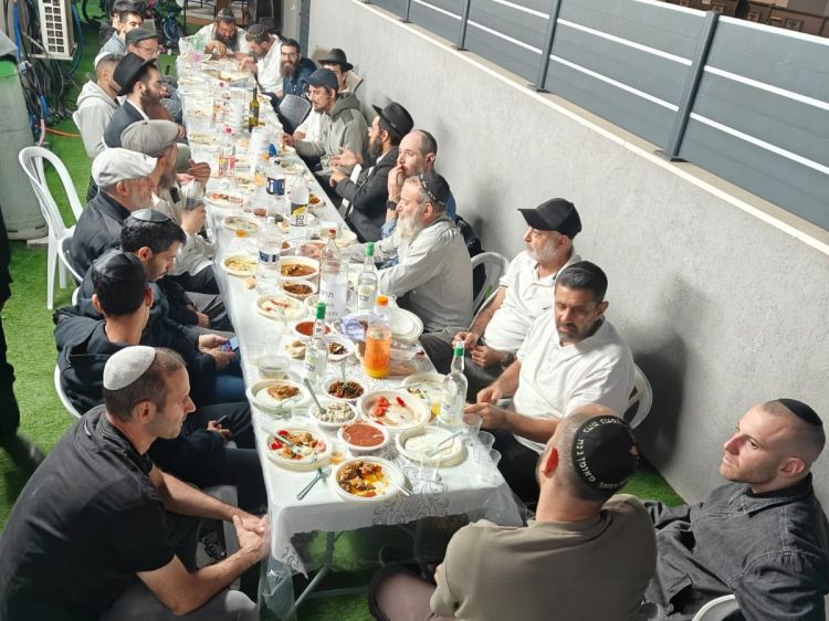 בחולון התוועדו עם הרב יפתח לוזיה